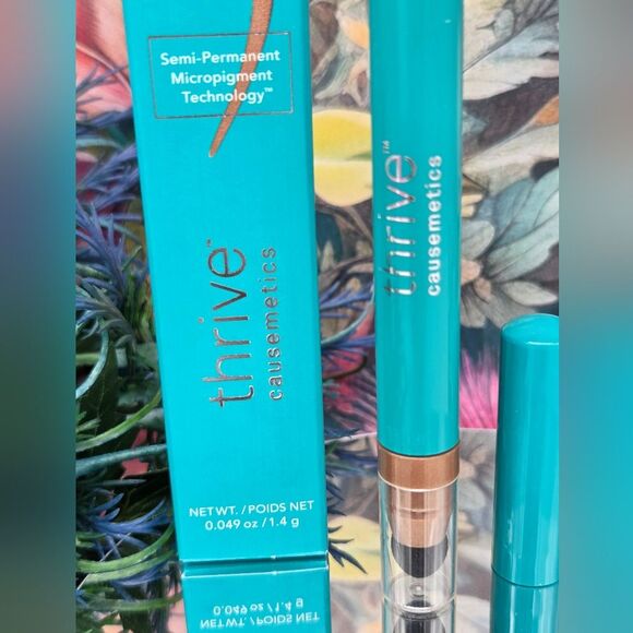 Thrive Infinity Waterproof Eyeshadow Stick - Dr. Q Caramel Bronze Shimmer NEW - Picture 2 of 10